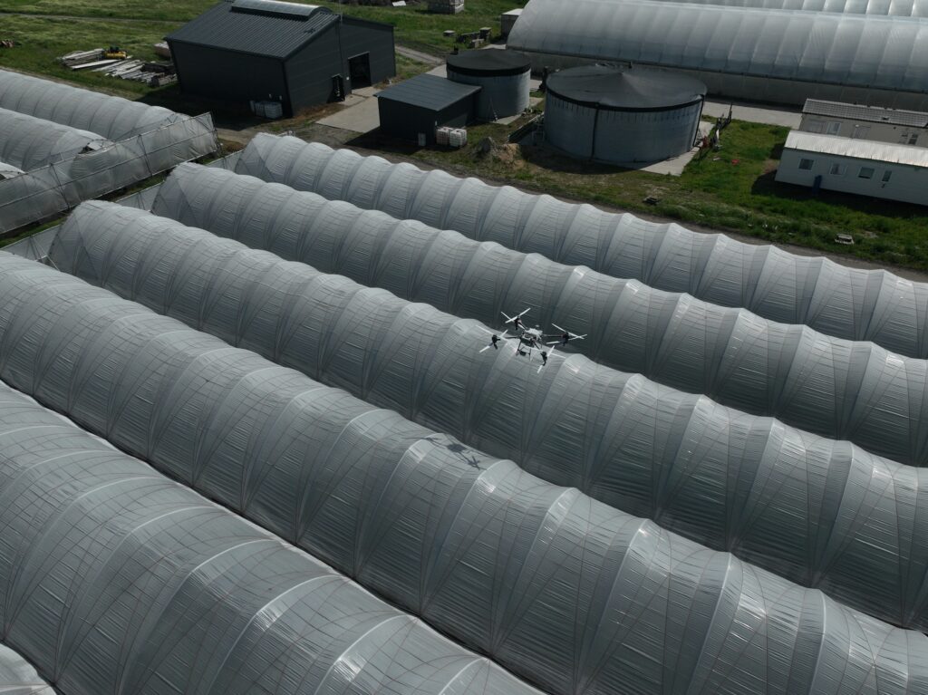 cieniowanie tuneli foliowych dronem t50